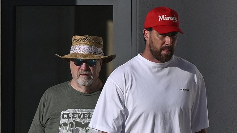 taylor-alert-–-travis-kelce-and-dad-ed-hang-out-in-florida-amid-taylor-swift’s-romantic-rendezvous-with-chiefs-star