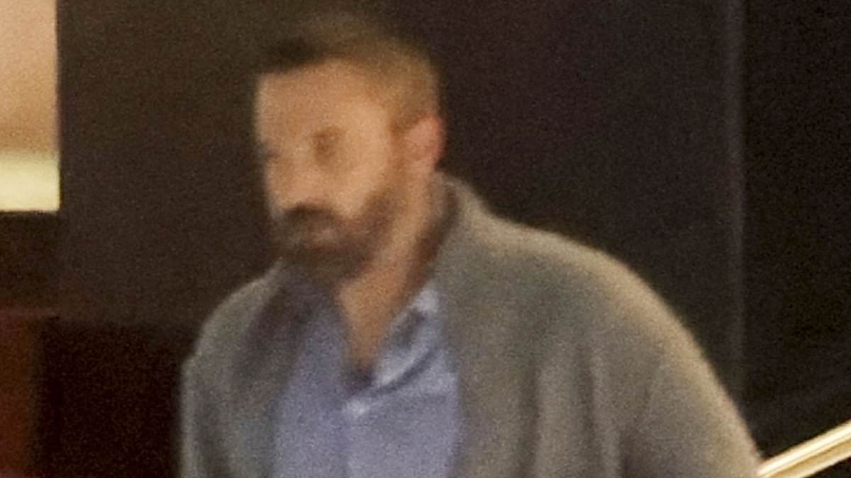 taylor-alert-–-somber-ben-affleck-dines-solo-at-pricey-steakhouse-after-jennifer-lopez-locks-lips-with-a-lister-on-film-set