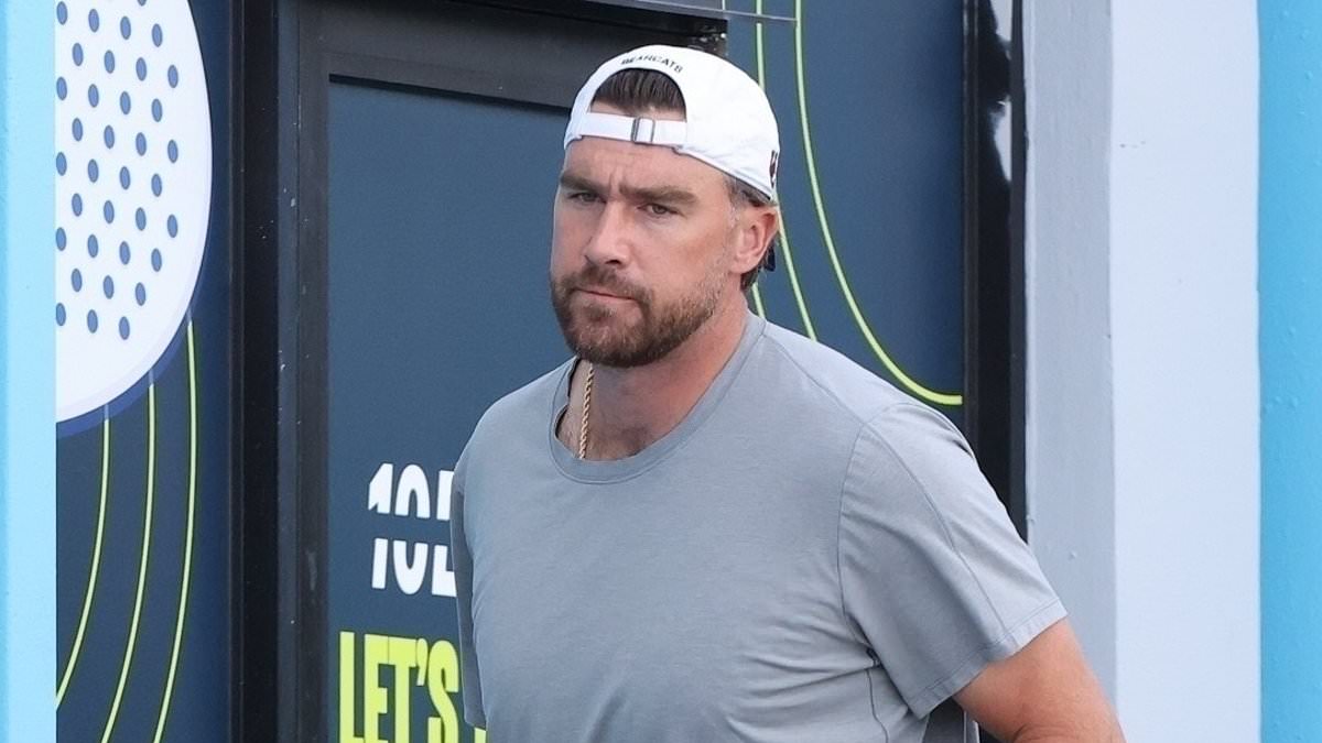 taylor-alert-–-eagle-eyed-fans-spot-very-surprising-nod-to-taylor-swift-in-travis-kelce’s-gym-bag