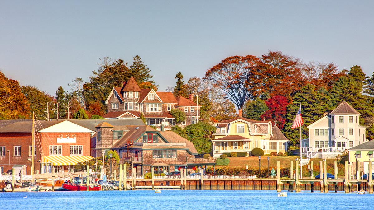 taylor-alert-–-coastal-enclave-descends-into-civil-war-over-outrageous-new-plans-that’ll-cripple-them-(and-they’re-blaming-their-most-famous-resident)